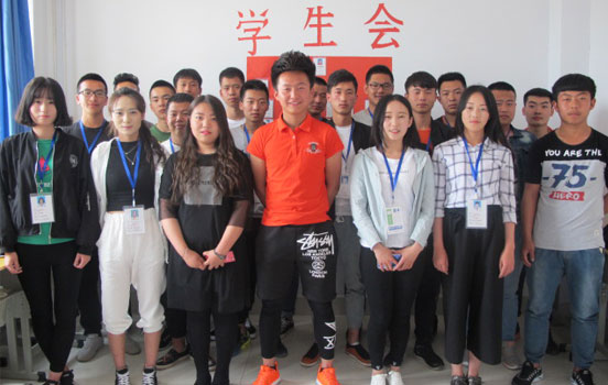 校學(xué)生會(huì)