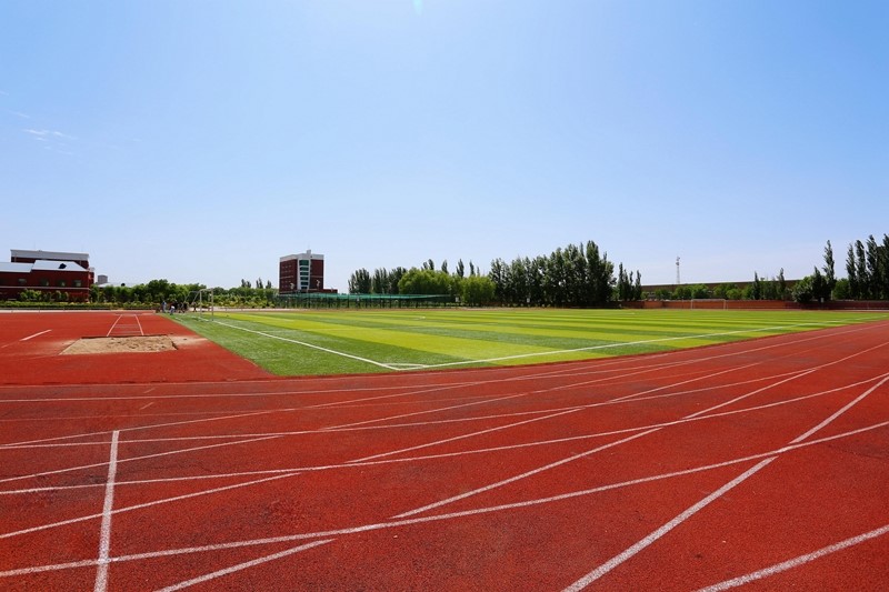南校區(qū)操場(chǎng) 