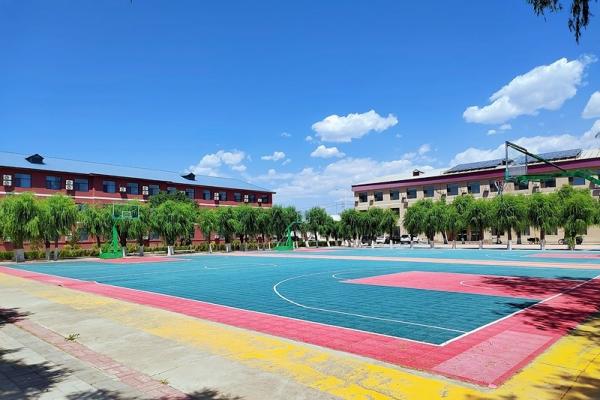 南校區(qū)籃球場