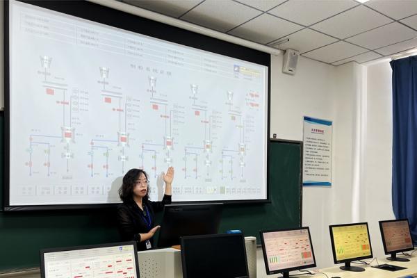 沈立杰老師演示火電機(jī)組仿真系統(tǒng)