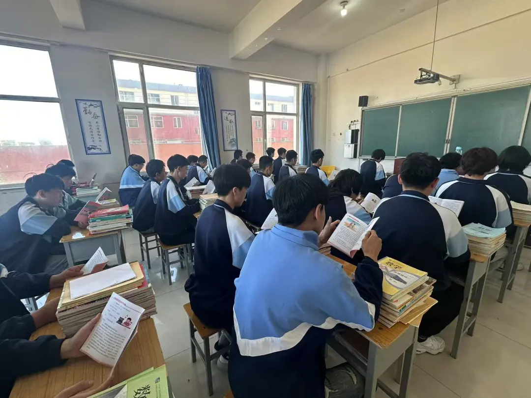 “學(xué)生資助政策學(xué)習(xí)”專題活動